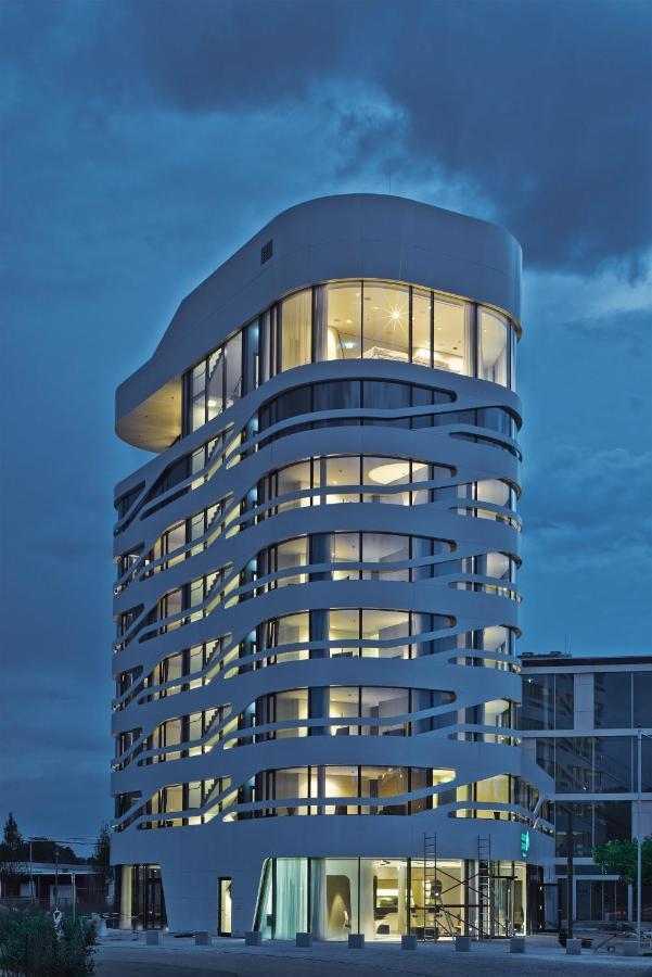 Hotel Campus At *